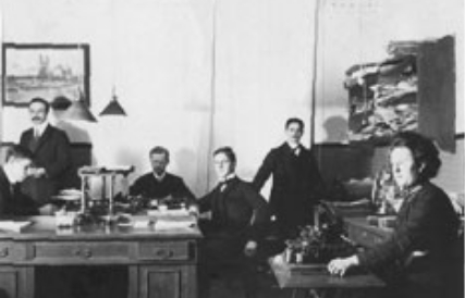 Die Indien-Abteilung mit Hans E.B. Kruse (Mitte) (1910)